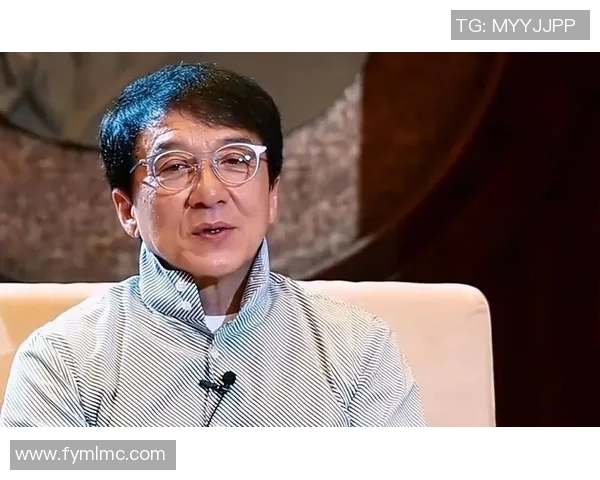 足球明星与成龙的精彩对决视频引发热议，球场与银幕的完美碰撞